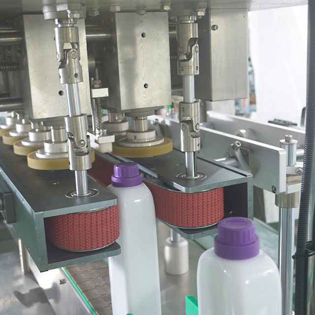 Machine à sceller les bouteilles en plastique à grande vitesse Machine à capotage linéaire pour les capots à vis ronds