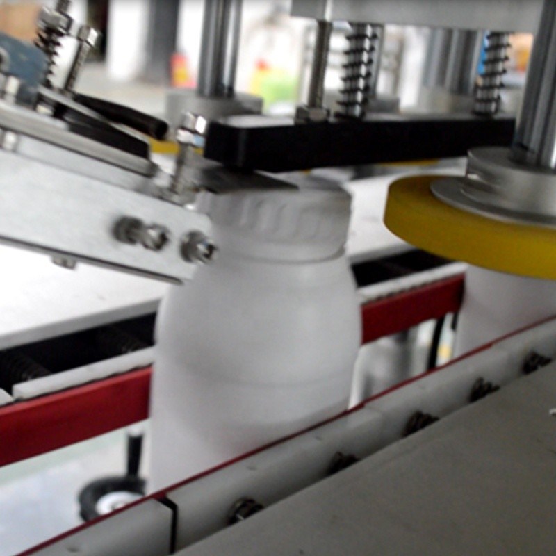 Machine à bouchon de bouteille à vis linéaire à action pneumatique pour flacons ronds 320 KG