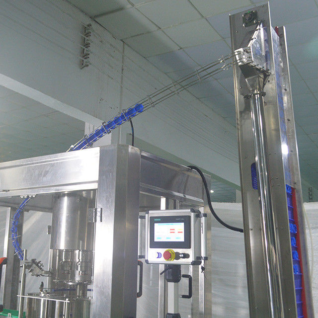 Emballage en plastique Machine de remplissage à pompe à 8 têtes pour 2000 bouteilles/heure d'huile de tournesol