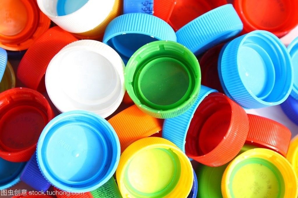 Sortisseur d'alimentation de bouteille/tube en plastique avec vibrateur de tri des couvercles en plastique