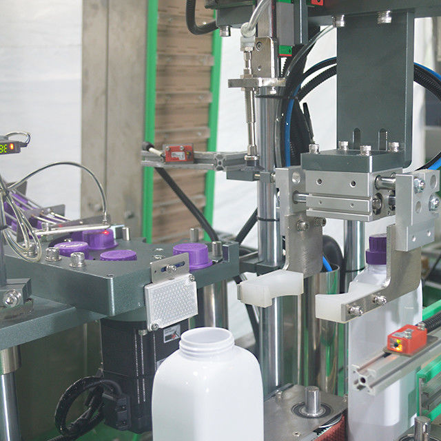 Machine de couverture contrôlée par PLC pour les couvercles inférieurs des manipulateurs dans l'industrie chimique quotidienne