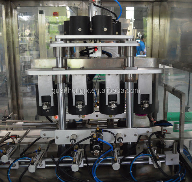 Machine de fermeture linéaire entièrement automatique pour bouteilles à fil métallique Facile à entretenir