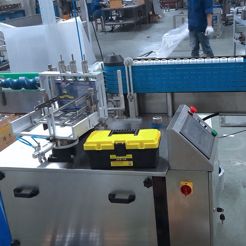 Machine entièrement automatique d'étiquetage de la pâte pour les flacons ronds et les canettes de 400 kg de charge