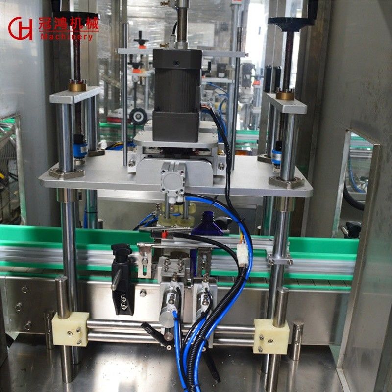 Machine à bouchon rotatif entièrement automatique pour la production d'emballages en bouteilles en plastique