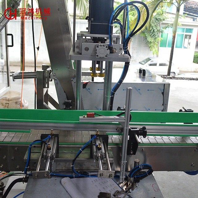 Machine à bouchon rotatif entièrement automatique pour la production d'emballages en bouteilles en plastique