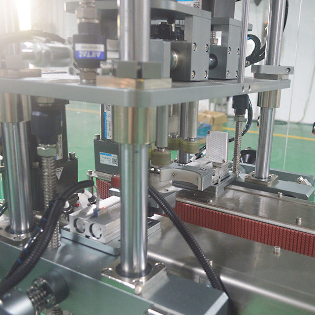 2023 Stérilisation du lait frais Ligne de remplissage et de couverture à piston à quatre têtes pour le fonctionnement