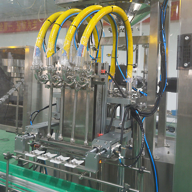 2023 Stérilisation du lait frais Ligne de remplissage et de couverture à piston à quatre têtes pour le fonctionnement
