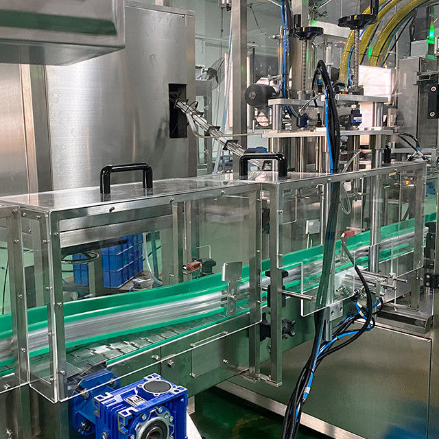 2023 Stérilisation du lait frais Ligne de remplissage et de couverture à piston à quatre têtes pour le fonctionnement