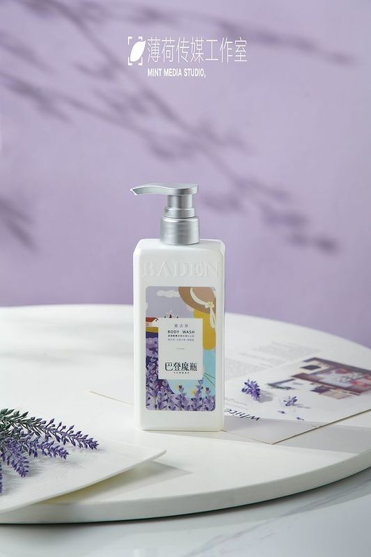 Ligne de production d'étiquetage à double face pour le gel de douche