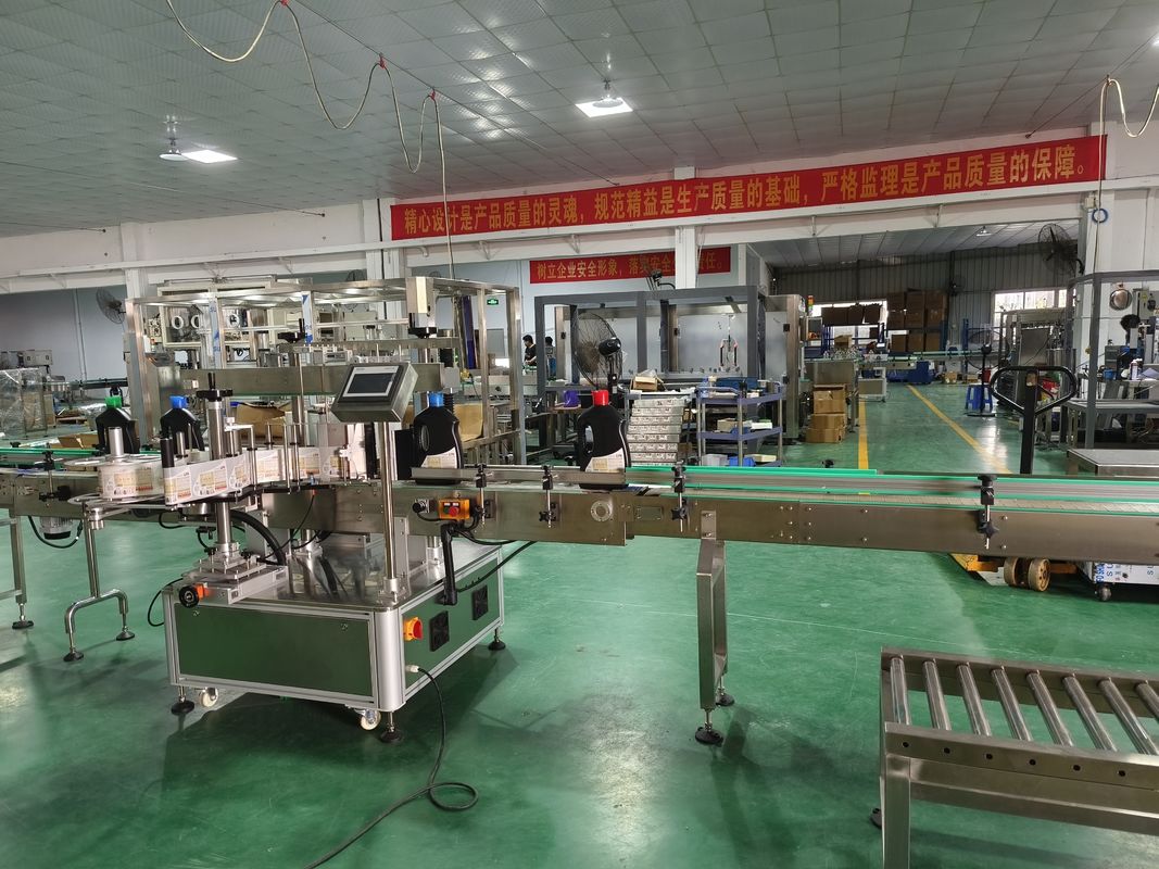Ligne de production de détergent pour les shampooings et les lingettes de 25 kW avec étiquetage et couvercle à double face