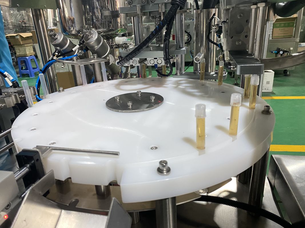 Machine intégrée de remplissage de glandes à chuck entièrement automatisée pour remplissage de gel 1-10 ml