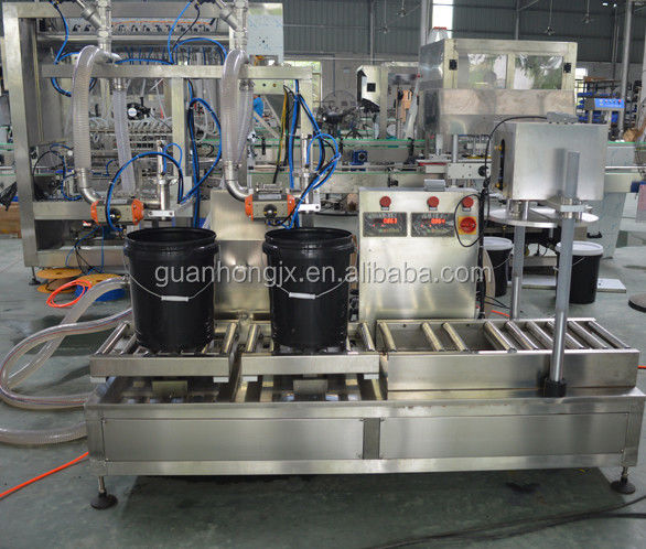 Une machine de remplissage semi-automatique de poids de 150 kg avec moteur de composants de base