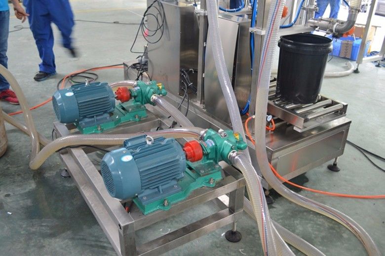 Une machine de remplissage semi-automatique de poids de 150 kg avec moteur de composants de base
