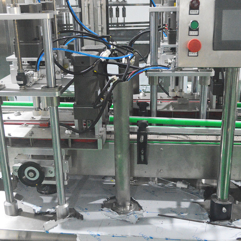 précision Machine automatique de fermeture à vis rotative pour les magasins de boissons alimentaires en forte demande