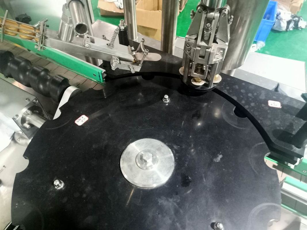 Machine de fermeture entièrement automatique pour le diamètre des bouteilles 35-100 mm et 100-130 mm