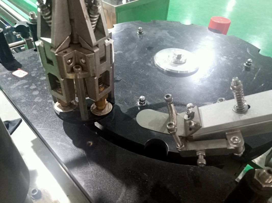 Machine de fermeture entièrement automatique pour le diamètre des bouteilles 35-100 mm et 100-130 mm