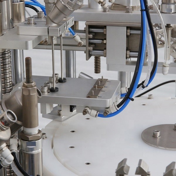 Certificat CE Machine d'emballage à moteur servo à grande vitesse pour remplissage de gel de sperme de 30 ml