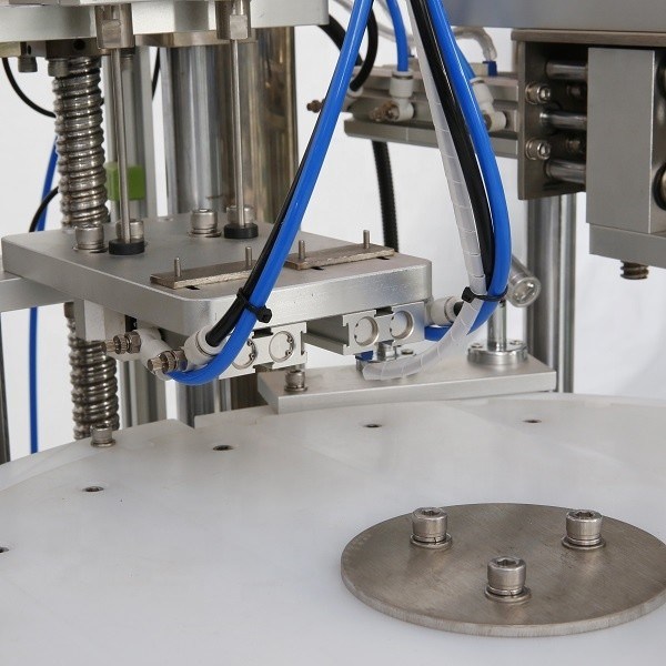 Certificat CE Machine d'emballage à moteur servo à grande vitesse pour remplissage de gel de sperme de 30 ml