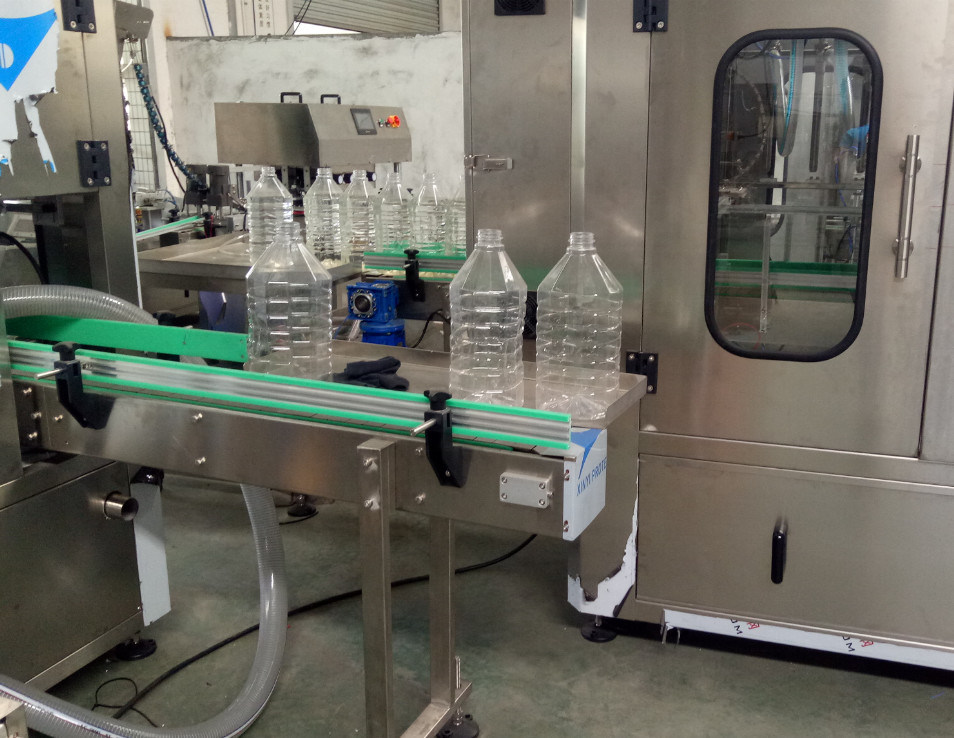 Machine de remplissage de liquide pour l'huile comestible dans l'industrie alimentaire et des boissons