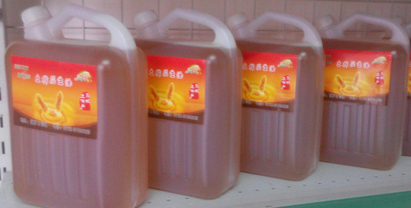 Machine de remplissage de liquide pour l'huile comestible dans l'industrie alimentaire et des boissons