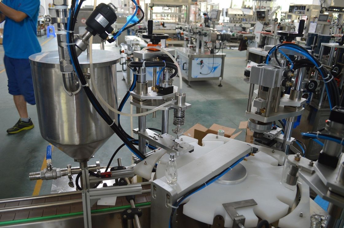 Ligne de production de machines de remplissage de parfums de déodorant automatique pour bouteilles de 20 ml