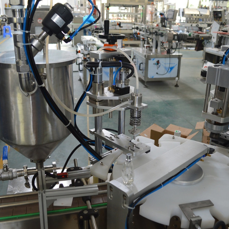 Machine de remplissage automatique de bouteilles de parfums cosmétiques pour boissons alimentaires