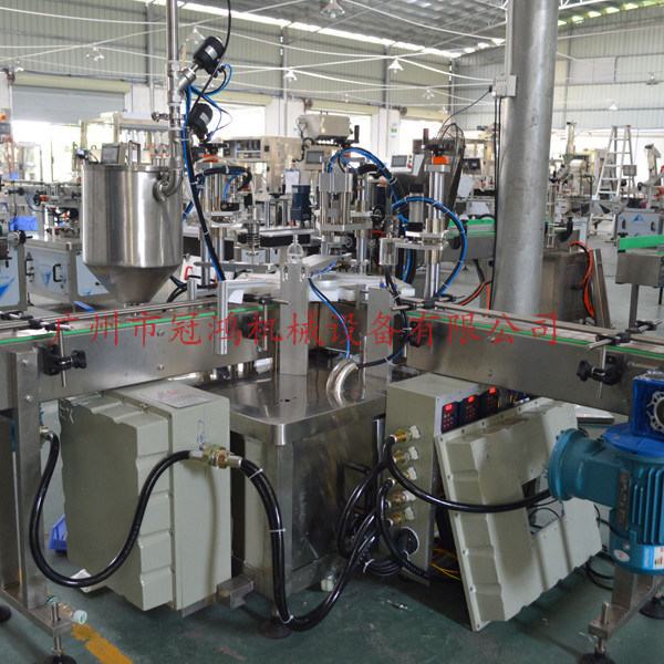 Machine de remplissage automatique de bouteilles de parfums cosmétiques pour boissons alimentaires