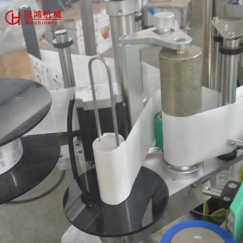 Machine d'étiquetage de bouteilles plates/carrées avec taille d'étiquette personnalisable et haute précision