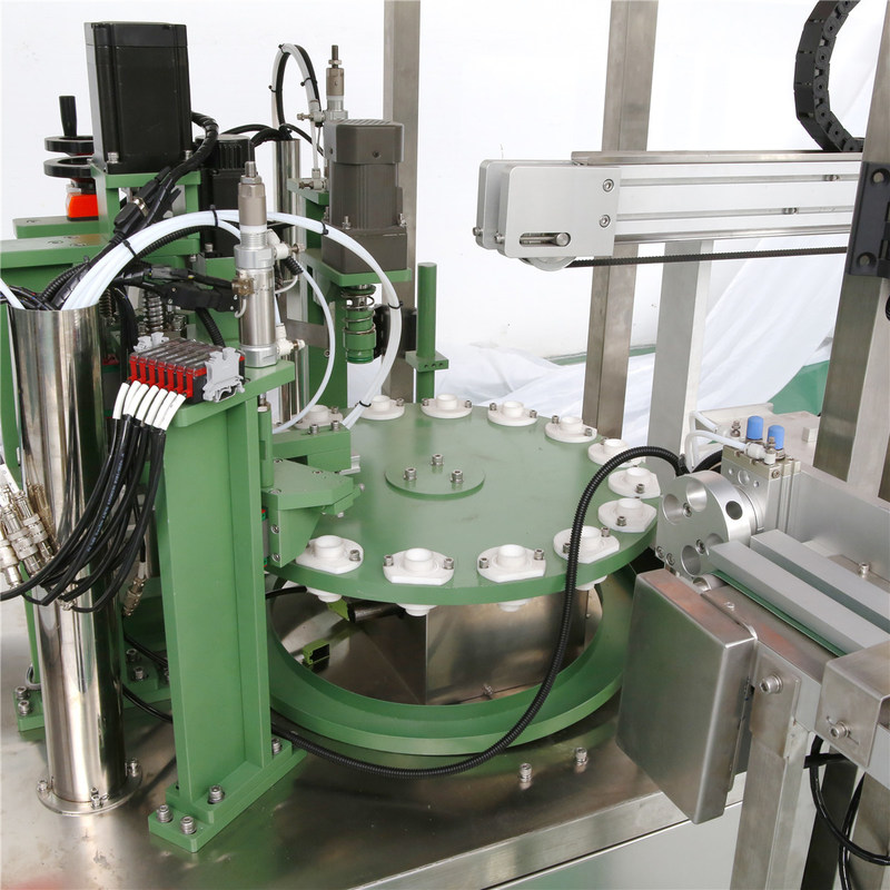 Machine de remplissage automatique multi-fonctionnelle de type chuck pour petites bouteilles