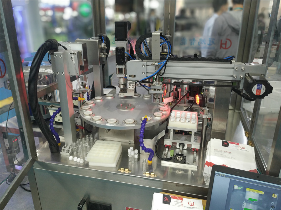 Machine de remplissage automatique multi-fonctionnelle de type chuck pour petites bouteilles