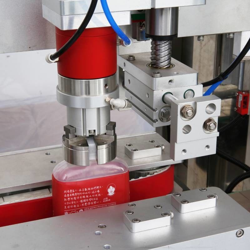 Machine de fermeture de bouteilles à 3 têtes à suivi automatique de haute productivité