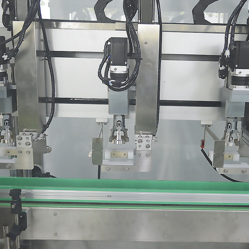 Machine automatique de fermeture à trois têtes de haute performance pour bouteilles en plastique de capacité 4000 BPH