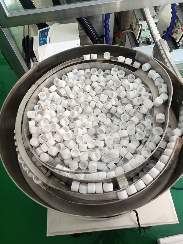 Machine de tri automatique avancée des couvercles de bouteilles en plastique pour emballer le bouchon de bouteille
