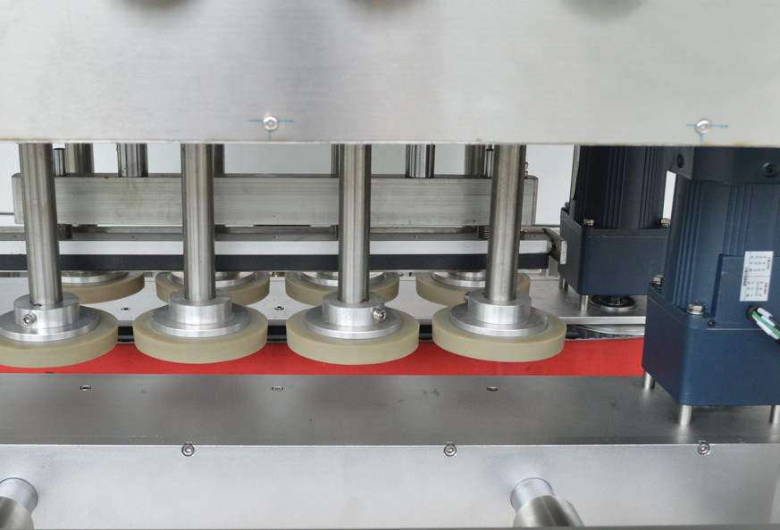 8 paires de roues à rotation Légère machine de fermeture pour les bouteilles de produits de base 30-120 mm de diamètre