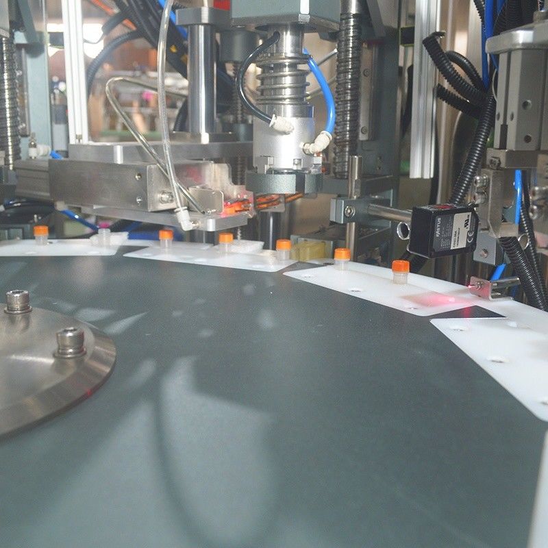 Machine d'étiquetage de remplissage liquide de tubes de réactifs de type Chuck avec une capacité de 800 kg