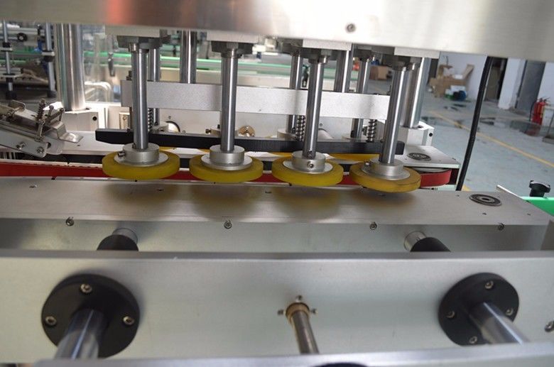 Machine automatique de fermeture automatique de bouteilles en plastique à grande vitesse pour la production