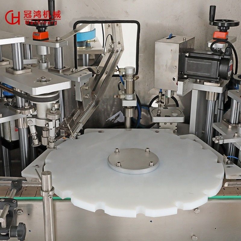 2000*1800*2300mm Machine automatique de remplissage et de fermeture de bouteilles pour l'huile essentielle/poudre