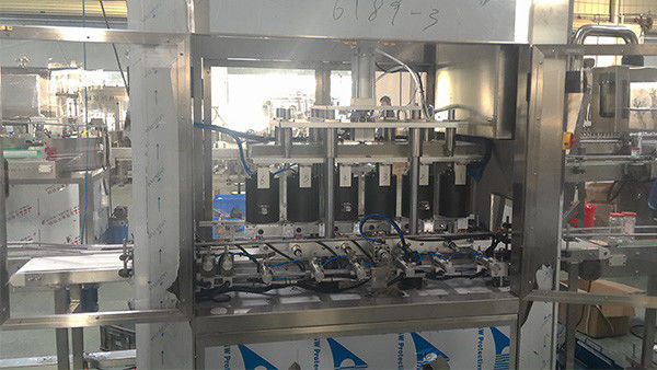Machine à couvrir les bouteilles à câbles à convoyeur à servo motorisé à pression de 0,6 à 0,8 MPa